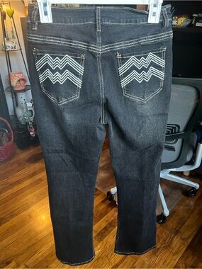 Amazon Dark Wash Women's Jeans with Chevron Back Pocket Stitching